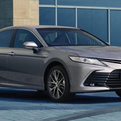 Toyota launches Camry Hybrid at Rs. 41.7 lakhs ex-showroom